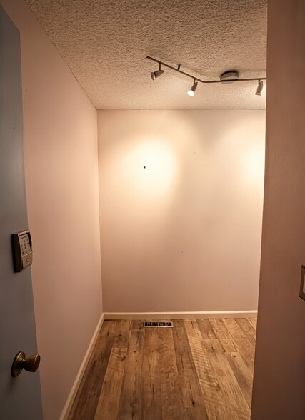 Entryway - 3711 26th Pl W