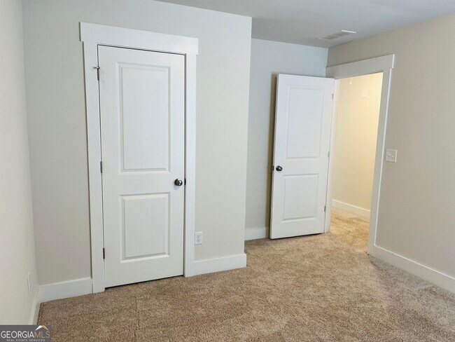 Building Photo - 371 Crestbrook Ln