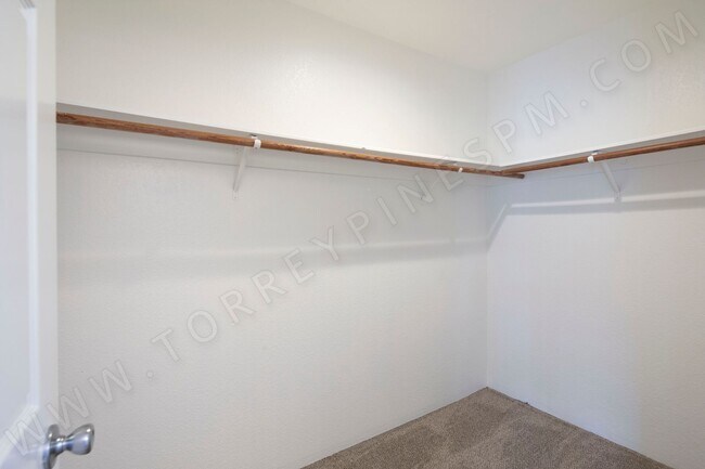 Building Photo - OPEN HOUSE: 12/13 1-2PM ~ 3BR Townhome with Garage, 1 BLOCK from Ocean!