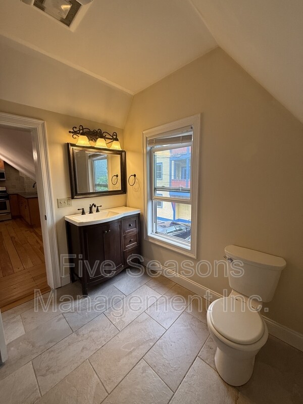 Building Photo - 138 N Champlain St