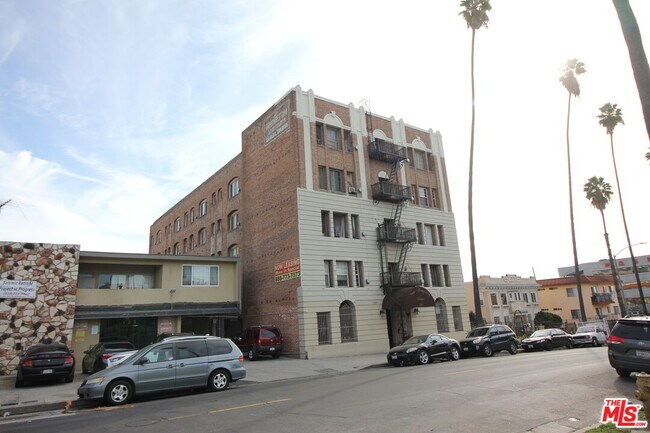 Primary Photo - 738 S New Hampshire Ave