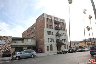 Building Photo - 738 S New Hampshire Ave