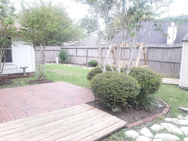 Building Photo - 4939 Linden Pl