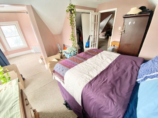 Building Photo - 34 Colchester Ave