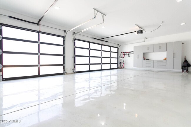 Building Photo - 4421 E Earll Dr
