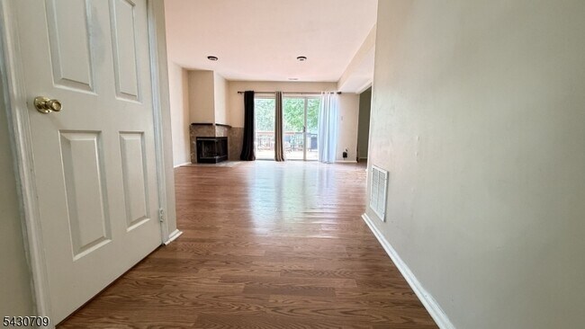 Building Photo - 40 Whitby Cir