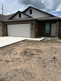 Building Photo - Brand New Duplex!