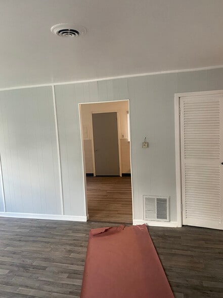 Building Photo - 5129 E 10th Ave