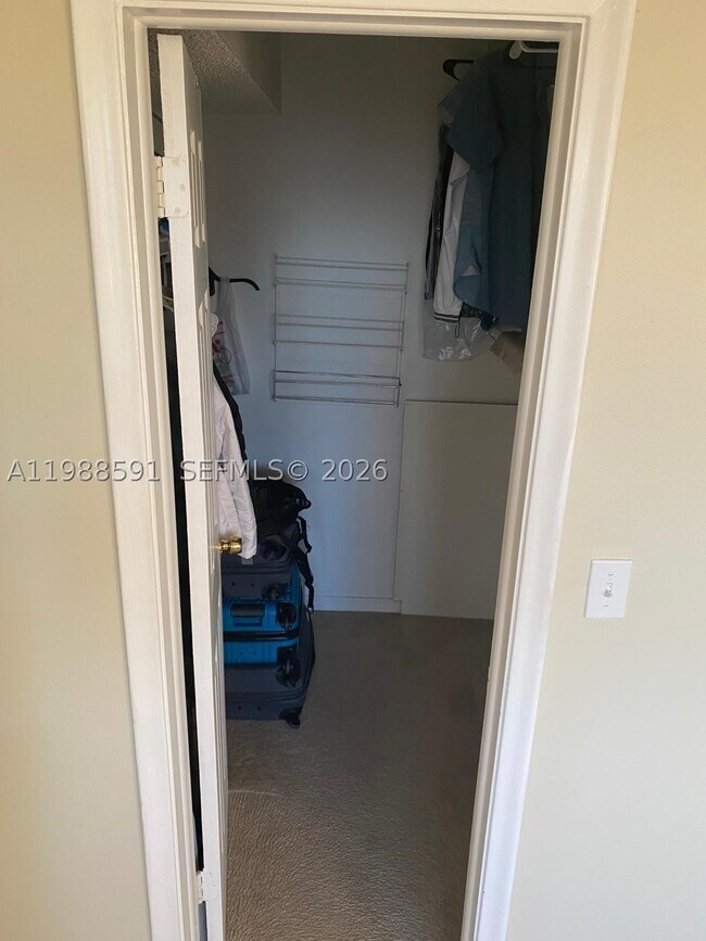 Building Photo - 361 S Hollybrook Dr
