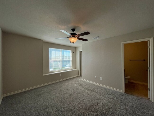 Building Photo - Townhome for rent