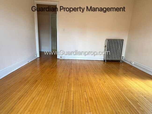 Building Photo - Studio Lakes Uptown Apartment, Top Floor C...