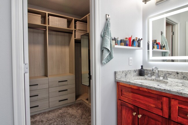 Building Photo - 940 223rd Pl NE