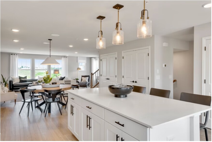 Kitchen/living - 15601 Fairbrook Ct