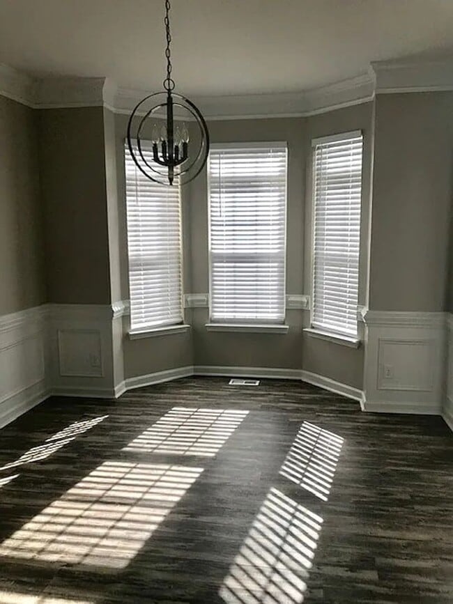 Building Photo - MUST SEE this Gorgeous 5 Beds 3 Bath home ...