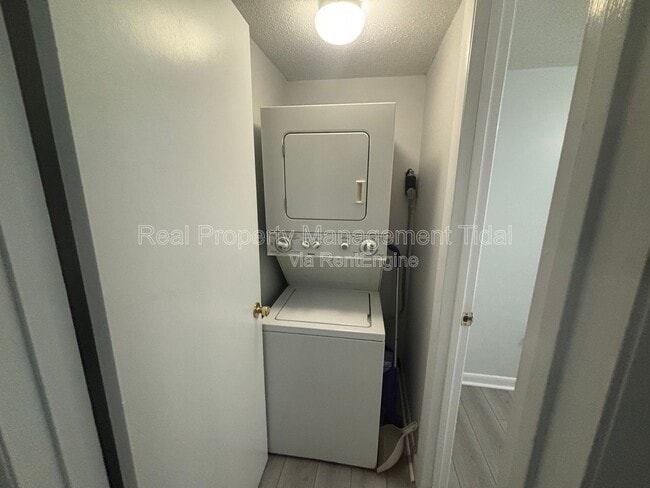 Building Photo - 12714 Woodside Ln