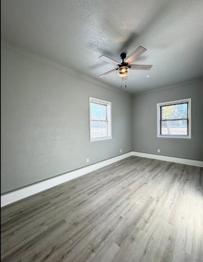 Building Photo - Charming Newly Renovated 3 Bedroom, 2 Bath...