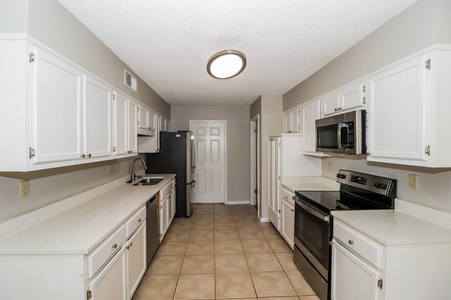 Building Photo - 8631 Debbie Kay Ln
