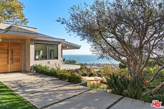 Primary Photo - 23812 Malibu Crest Dr