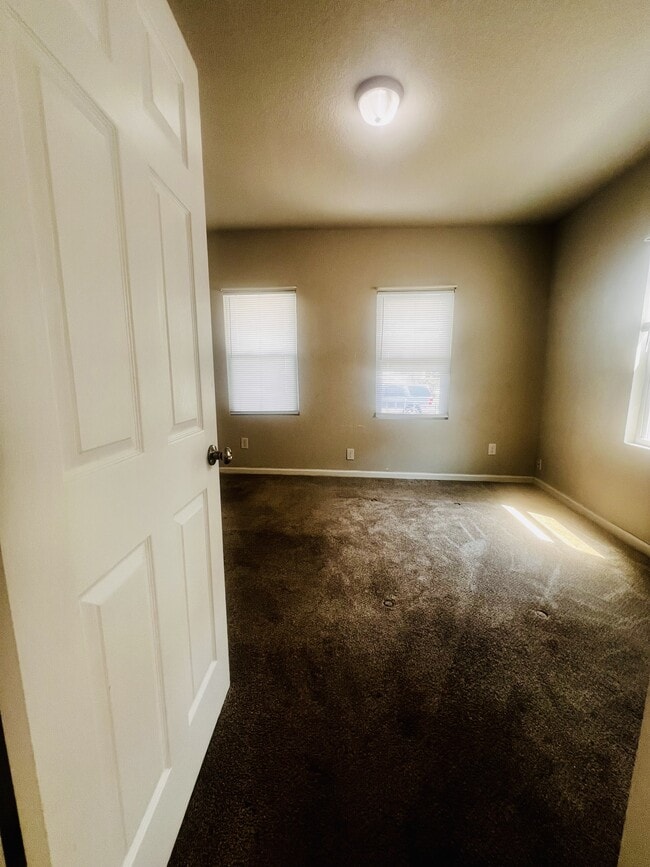 Building Photo - 809 Whitehead Ave