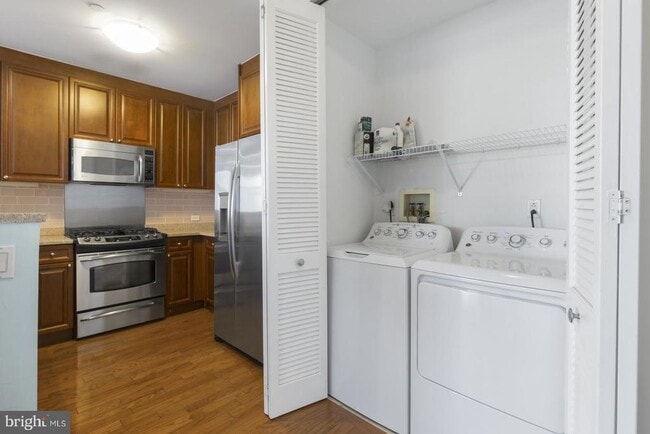 Building Photo - 1900 Hamilton St