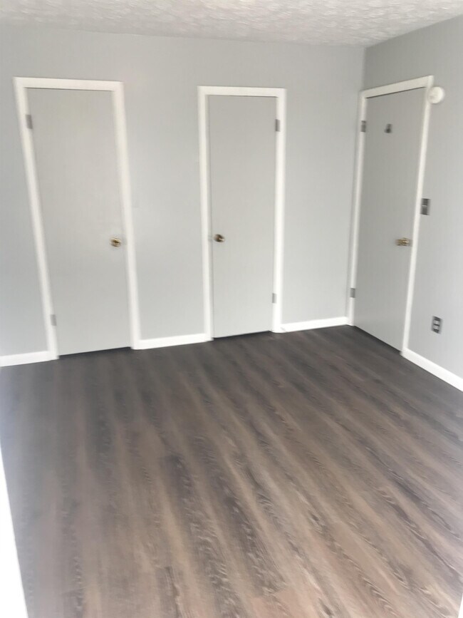 Building Photo - 548 Cambria Ave