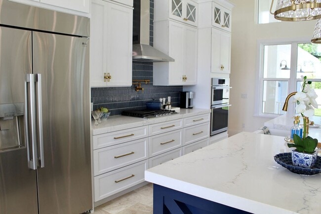 Building Photo - Fully Furnished 3 Bedroom, 3.5 Bath Home with Stunning Intracoastal Views