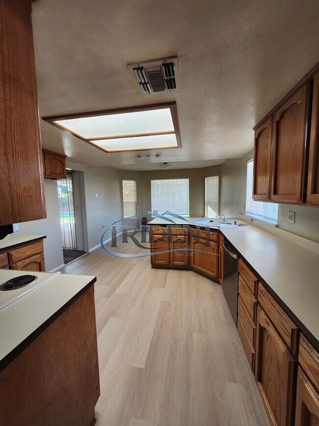 Building Photo - Beautiful Yuba City home on a large lot