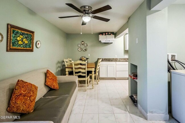 Building Photo - 619 E Nevada Ave