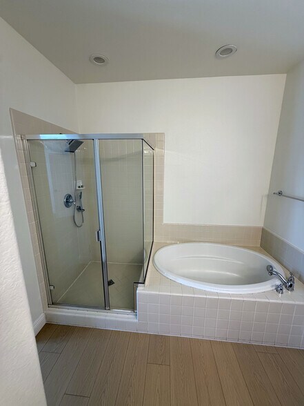 Building Photo - 5424 Knotty Pine Way
