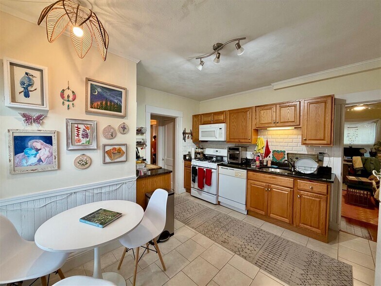 Primary Photo - 134 N Union St