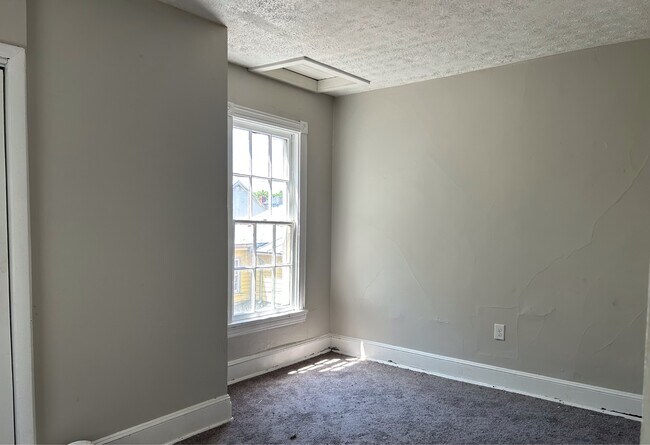 Building Photo - 307 S Kent St