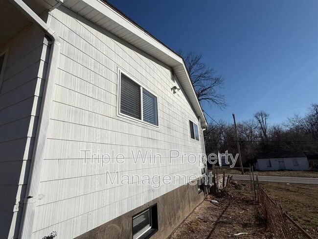 Building Photo - 10191 Mayfair Dr