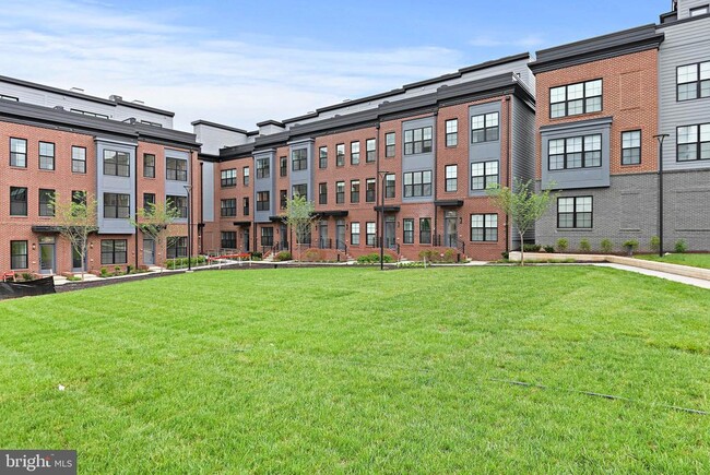 Building Photo - 11224 Bunsen St