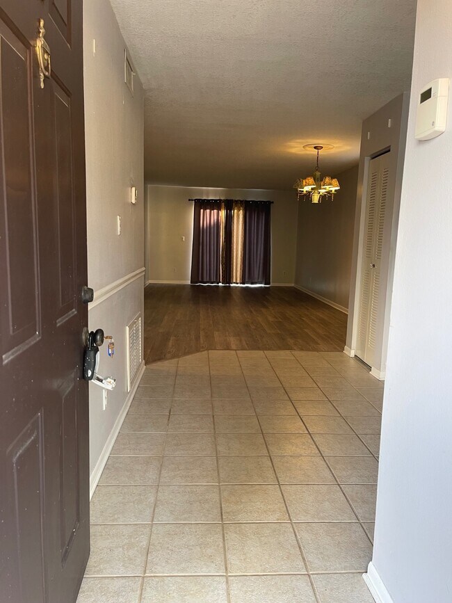 Building Photo - 817 Orchid Springs Dr