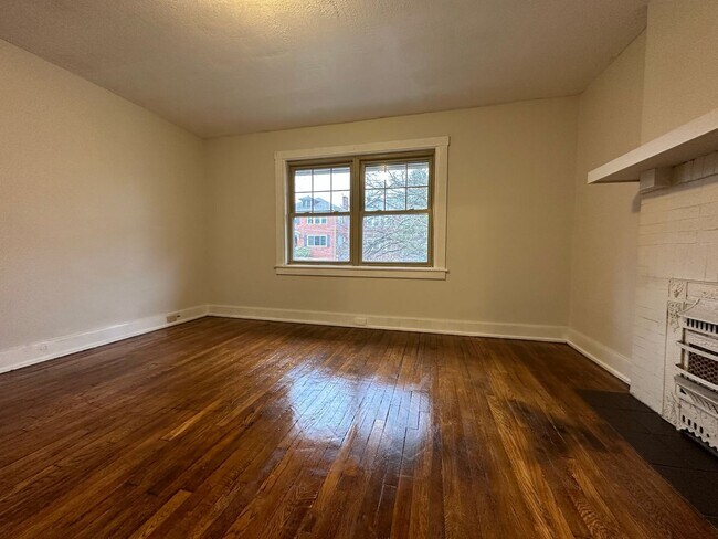 Building Photo - Outstanding 3BR Townhome with Lots of Outdoor Space! Give Us a Call for a Tour!