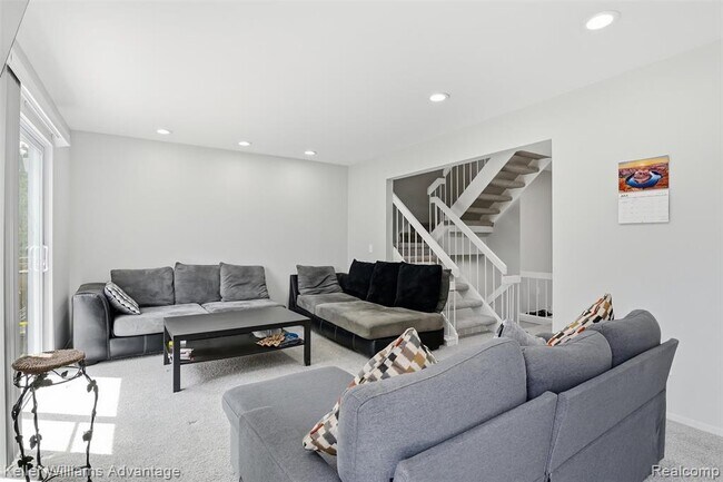 Building Photo - 5271 Wright Way E