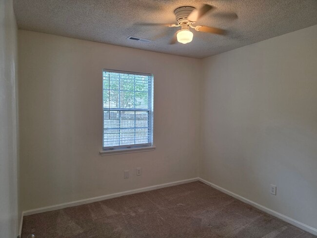 Building Photo - Charming 3-Bedroom Home in Desirable Shadowmoss Community