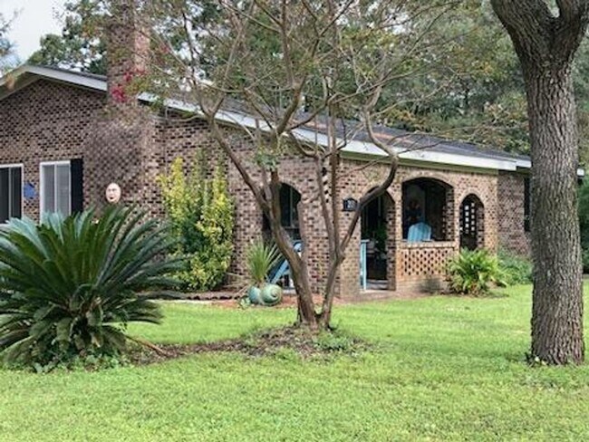 Building Photo - ***MOVE-IN SPECIAL*** $500 OFF OF YOUR FIRST MONTH'S RENT AND APPLICATION FEES WAIVED UPON APPROV...