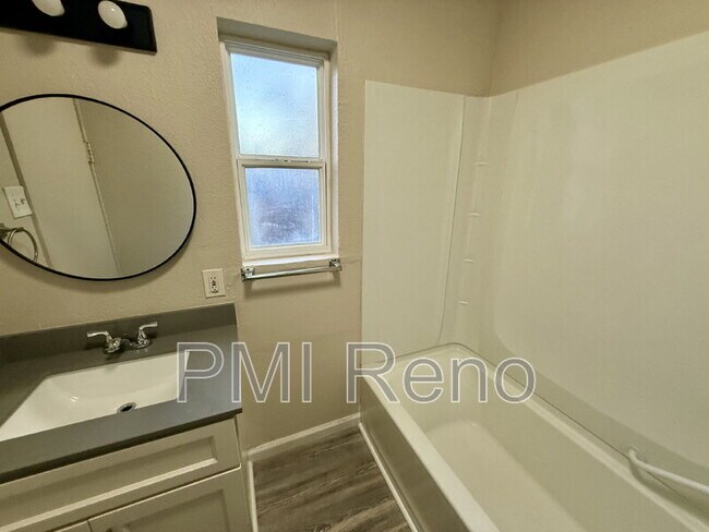 Building Photo - 1931 1/2 Valley Rd