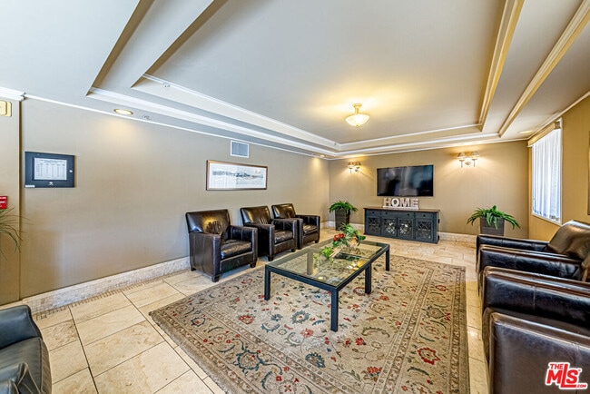 Building Photo - 620 S Gramercy Pl