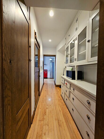 Building Photo - 5656 S Dorchester Ave