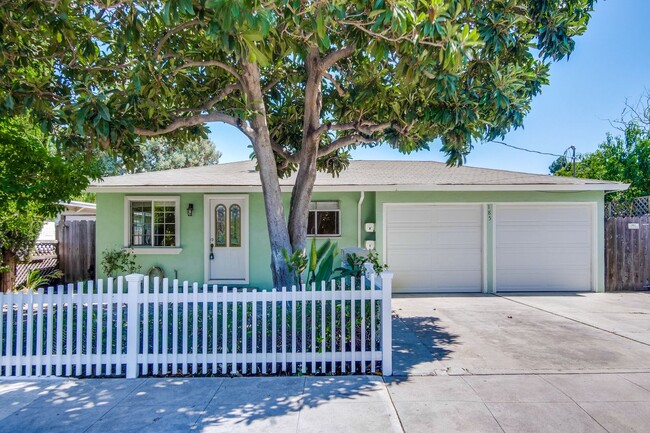 Building Photo - Duplex in Mountain View -  hardwood floors...