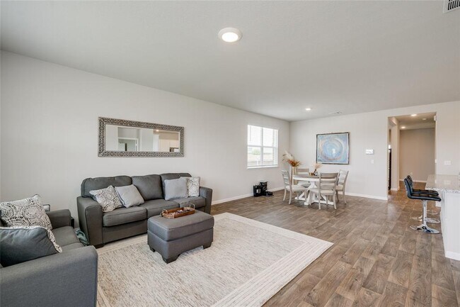 Building Photo - 102 Rainmaker Cv
