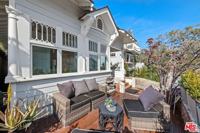 Building Photo - 157 Hart Ave