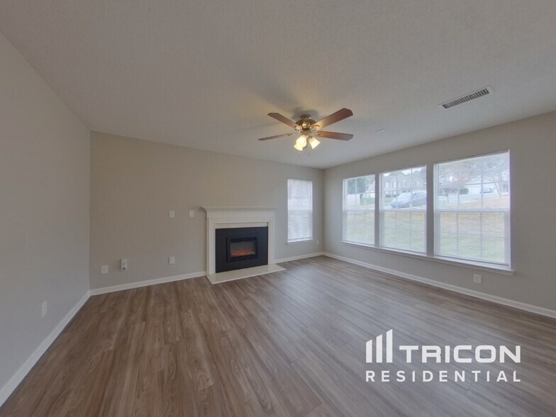Building Photo - 8605 Appledale Dr