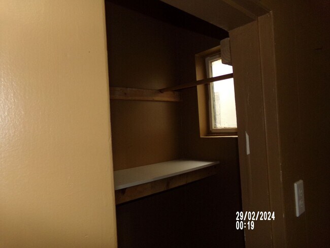 Building Photo - 4bd 1ba Home