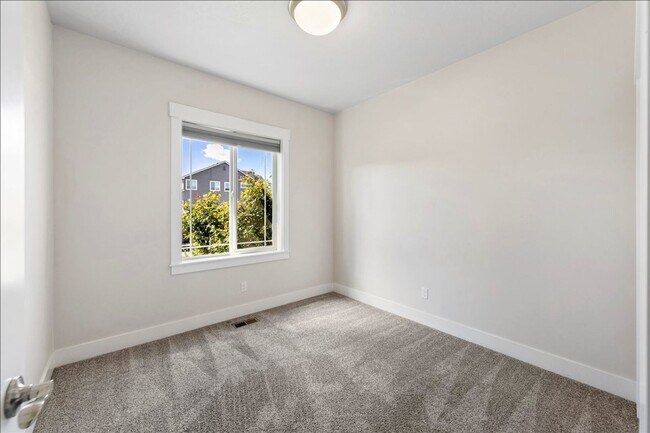 Building Photo - 18516 Smiley Peak Ave