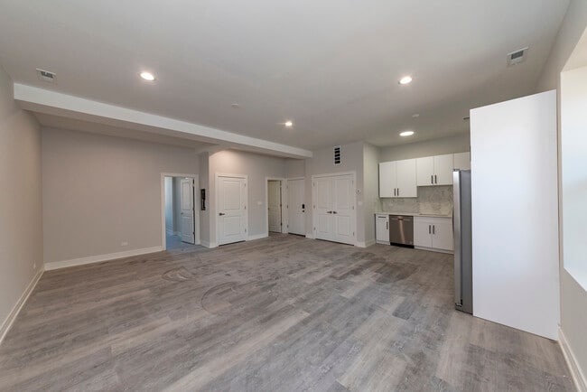 Building Photo - 3132 S Lituanica Ave