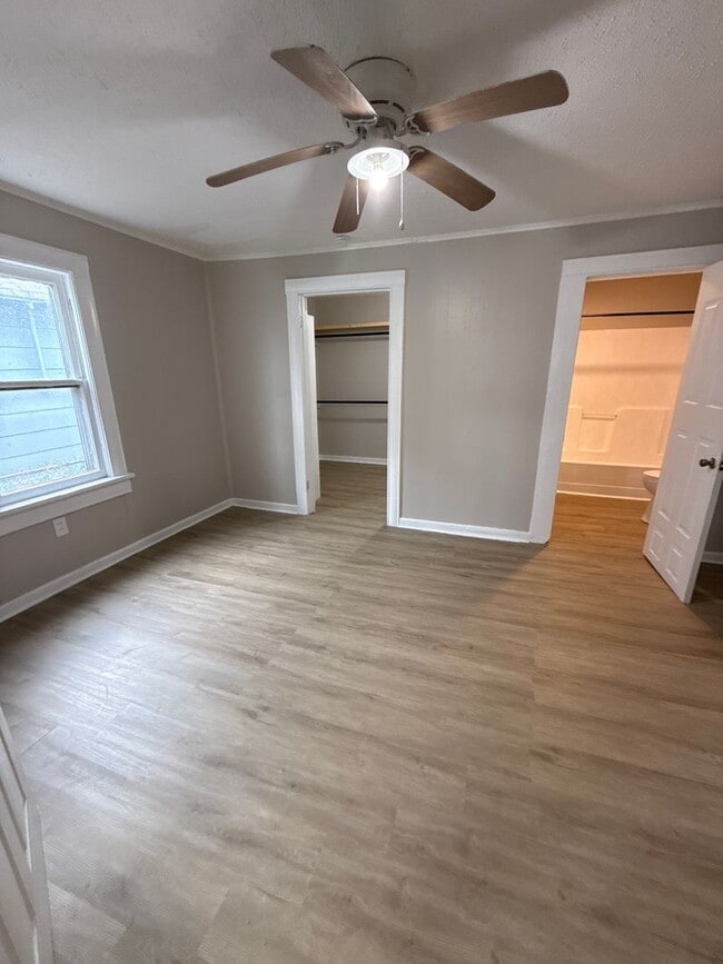 Building Photo - 2 bedroom/1 bath house