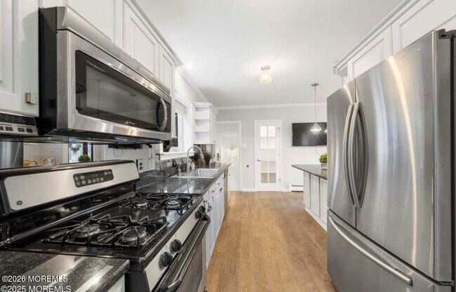 Building Photo - 146 N Bath Ave